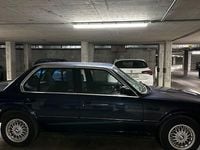 Gebraucht BMW 325 122 PS (89 kW) 1986 Blau Limousine