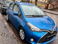 Gebraucht Toyota Yaris 99 PS (72 kW) 2015 Blau Kleinwagen