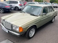 Gebraucht Mercedes E230 136 PS (100 kW) 1982 Grün Limousine