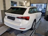 Gebraucht Skoda Octavia Ambition 204 PS (150 kW) 2022 Candy white Kombi