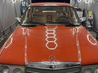Gebraucht Mercedes E230 109 PS (80 kW) 1981 Orange Limousine