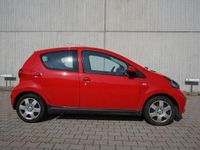 Gebraucht Toyota Aygo 68 PS (50 kW) 2007 Super red 5 Kleinwagen