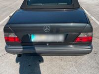 Gebraucht Mercedes E220 150 PS (110 kW) 1993 Schwarz Cabrio