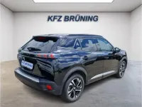 Gebraucht Peugeot e-2008 100 kW (136 PS) 2023 Perla nera schwarz metalli (metallic) SUV