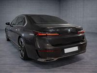 Gebraucht BMW 750e 313 PS (230 kW) 2024 Grau Limousine