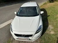 Gebraucht Volvo V40 Momentum 122 PS (89 kW) 2017 Weiß Limousine
