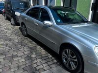 Usado Mercedes E240 2003 Cinzento Sedan