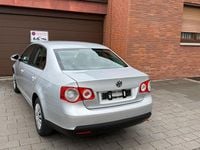 Gebraucht VW Jetta 105 PS (77 kW) 2010 Silber Limousine