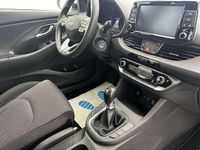 Gebraucht Hyundai i30 Pure 101 PS (74 kW) 2017 Rot metallic