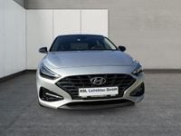 Gebraucht Hyundai i30 Intro Edition 110 PS (80 kW) 2020 Platinum silver Limousine