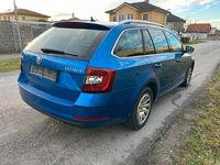 Usado Skoda Octavia Style 150 HP (110 kW) 2018 Azul Carrinha