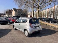 Gebraucht Chevrolet Spark 68 PS (50 kW) 2010 Silber Kleinwagen
