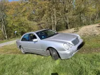 Gebraucht Mercedes E240 Classic 170 PS (125 kW) 2001 Blau Limousine