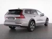 Gebraucht Volvo V60 CC Plus 197 PS (144 kW) 2023 Silber silver dawn / metallic Kombi
