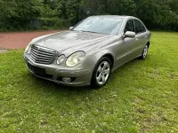 Gebraucht Mercedes E220 Classic 170 PS (125 kW) 2007 Gold Limousine