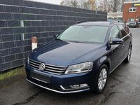 Gebraucht VW Passat 140 PS (102 kW) 2011 Blau Kombi