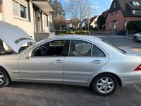 Gebraucht Mercedes 220 143 PS (105 kW) 2002 Silber Limousine