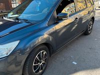 Gebraucht Ford Focus 100 PS (73 kW) 2011 Grau Kombi