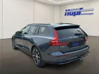 Gebraucht Volvo V60 Plus 349 PS (256 kW) 2023 Blau Kombi