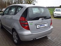 Gebraucht Mercedes A180 109 PS (80 kW) 2015 Silber Kleinwagen