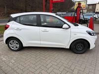 Gebraucht Hyundai i10 67 PS (49 kW) 2021 Weiß Kleinwagen