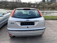 Gebraucht Ford Focus Ghia 101 PS (74 kW) 2003 Silber Limousine