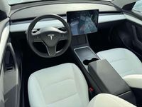 Gebraucht Tesla Model 3 324 kW (441 PS) 2021 Pearl white multicoat Limousine