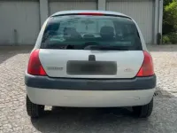 Używany Renault Clio II 58 KM (42 kW) 2001 Srebrny Hatchback