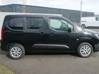 Neu Fiat Doblò Comfort 131 PS (96 kW) 2026 Grau Van / Kleinbus