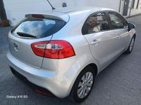 Gebraucht Kia Rio Edition 7 109 PS (80 kW) 2012 Silber Limousine