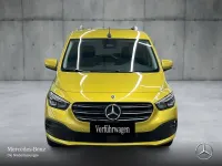 Gebraucht Mercedes T180 Progressive 116 PS (85 kW) 2024 Gelb Van / Kleinbus