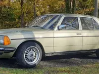 Gebraucht Mercedes 230 136 PS (100 kW) 1982 Grün Limousine