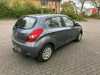 Gebraucht Hyundai i20 77 PS (56 kW) 2010 Grau Kleinwagen