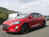 Używany Ford Focus Cool & Connect 125 KM (91 kW) 2022 Czerwony Sedan/Limuzyna