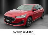 Gebraucht Ford Focus Titanium 125 PS (91 kW) 2023 Fantastic red Kleinwagen