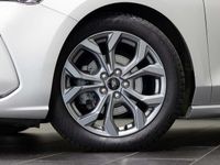 Gebraucht Ford Focus ST-Line 116 PS (85 kW) 2023 Moondust silver Kombi