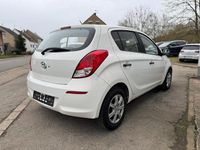 Gebraucht Hyundai i20 Classic 86 PS (63 kW) 2013 Weiß Kleinwagen