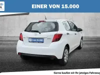 Gebraucht Toyota Yaris 69 PS (50 kW) 2015 Weiß Kleinwagen