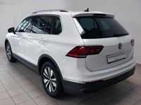 Gebraucht VW Tiguan Move 150 PS (110 kW) 2024 Oryxweiß perlmutteffekt (metallic) SUV