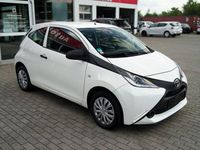 Gebraucht Toyota Aygo 69 PS (50 kW) 2018 Weiß Kleinwagen