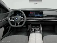 Gebraucht BMW M760e 571 PS (419 kW) 2025 Schwarz Limousine