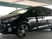 Gebraucht Kia Carens 140 PS (102 kW) 2015 Schwarz Van / Kleinbus