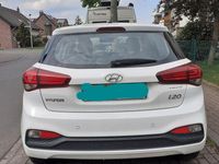 Gebraucht Hyundai i20 Select 75 PS (55 kW) 2019 Weiß Kleinwagen