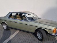 Gebraucht Mercedes 230 136 PS (100 kW) 1982 Grün Coupé