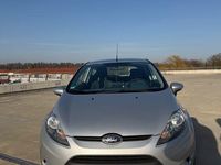Gebraucht Ford Fiesta Trend 95 PS (69 kW) 2011 Silber Kleinwagen