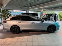 Gebraucht VW Passat R-line 177 PS (130 kW) 2025 Dolomit silber Kombi