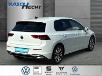 Gebraucht VW Golf VIII Move 131 PS (96 kW) 2023 Weiß Limousine