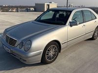 Gebraucht Mercedes E240 Classic 170 PS (125 kW) 2001 Silber Limousine