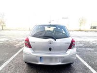 Gebraucht Toyota Yaris 69 PS (50 kW) 2011 Silber Kleinwagen