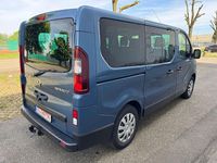 Second-hand Renault Trafic 145 CP (106 kW) 2017 Albastru Monovolum